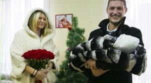 Новости «Дом-2»: Элина Карякина выписалась из роддома: фото-факты