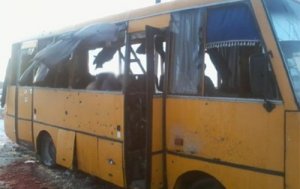 Водитель пострадавшего автобуса под Волновахой уверен, что подорвался на мине, а обстрел велся с украинской стороны