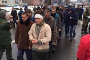 В Донецке ополченцы провели «парад» пленных
