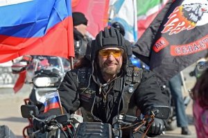 Кадыров презентовал «Ночным волкам» новенькие мотоциклы