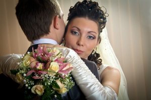 Жених не узнал невесту без макияжа и потребовал в суде компенсации