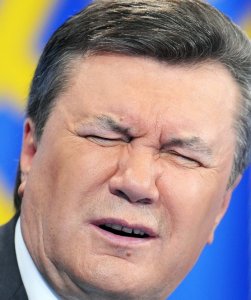 Виктора Януковича вызвали на допрос через газету