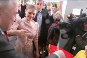 Алина Кабаева показала обручальное кольцо и вновь озадачила общественность, ВИДЕО