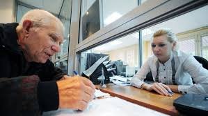 Волгоградский пенсионер умер, стоя в очереди за пенсией в «Сбербанке» - ВИДЕО