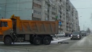 В Казани видеорегистратор снял, как многотонный грузовик насмерть раздавил  ...