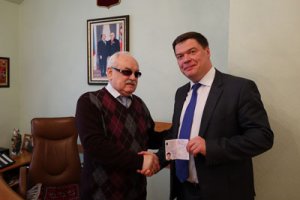 Президент Фонда «Белая трость» получил членский билет ВОС