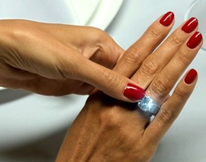 Киркоров в Париже предложил Лопыревой выйти за него замуж и подарил кольцо с огромным бриллиантом