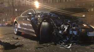 В Москве в столкновении шести машин пострадал спорткар Porsche Panamera