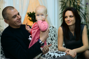 Игорь Петренко впервые вышел в свет с супругой и годовалой дочерью