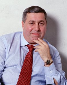 Диалог журнала РБК с Михаилом Гуцериевым о кризисе продолжили аналитики