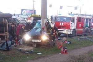 В Севастополе в страшной аварии BMW намотало на столб