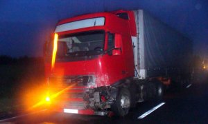 В Санкт-Петербурге грузовик насмерть раздавил четырех человек в легковушке