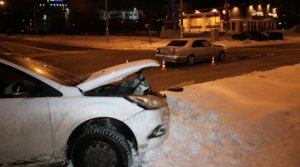 В столкновении Mercedes и Ford Focus на юге Москвы пострадали три человека