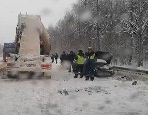 Под Брянском на неочищенной «Украине» в массовую аварию попал туристический автобус