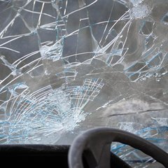 В Ростовской области в столкновении с грузовиком один человек погиб а еще семеро пострадали