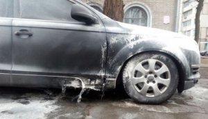 Адвокату подозреваемых в убийстве Бузины подпалили машину