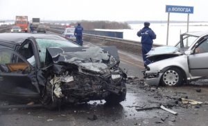 В Вологде в аварии насмерть разбился водитель иномарки