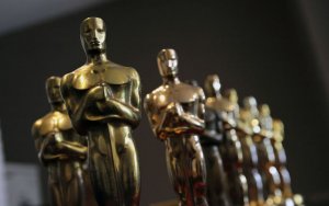 Спонсоры порадуют номинантов “Оскара” секс-игрушками и подтяжкой груди