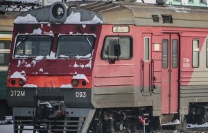 Страшная авария под Пермью: поезд раздавил легковушку и двух человек в ней