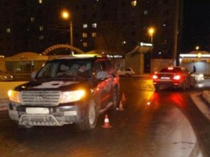 В Астрахани водитель внедорожника сбил двух детей в жилой зоне