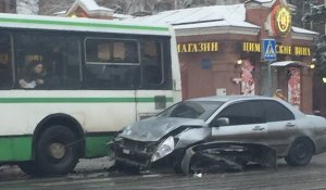 Драка в центре Ростова: водителя автобуса избили за спровоцированное тройное ДТП