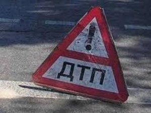 Жуткое ДТП в Ростове: водитель ВАЗа протаранил столб и погиб, есть пострадавшие
