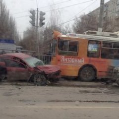 В Воронеже в аварии с троллейбусом пострадал годовалый малыш