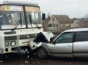 В Воронеже в столкновении с автобусом пострадали четверо взрослых и ребенок