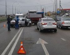 Двое наркополицейских погибли в аварии с грузовиком в Краснодарском крае