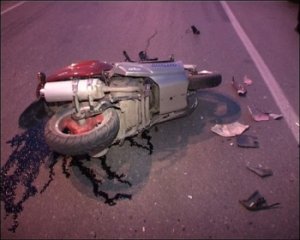 В Астрахани насмерть разбился водитель скутера, протаранивший столб