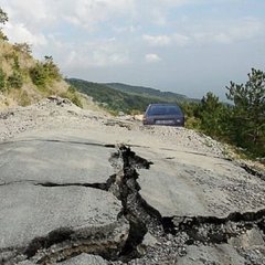 Глава минэкономразвития заявил, что ВВП в Крыму вырос, а дороги остались плохими