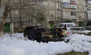 В Керчи за минувшую ночь сожгли две машины