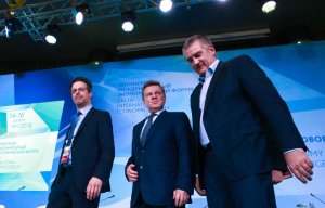 Киевские власти угрожают депутату Европарламента за посещение Ялтинского форума
