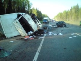 Грузовик насмерть раздавил водителя ВАЗа в Ярославской области