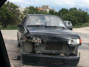В Крыму столкнулись МАЗ и две «Лады» - пострадали два человека