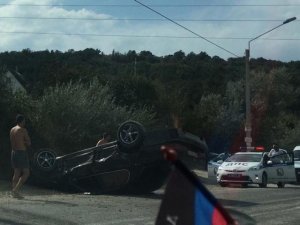 В ДТП под Севастополем опрокинулся Lexus и рухнул столб