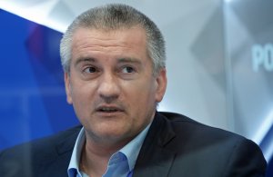 Аксенов требует отмены роуминга в Крыму