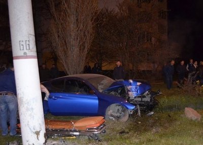 Два человека погибли при столкновении Митцубиши с опорой ЛЭП — ГИБДД Крыма