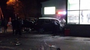 Женщина погибла, протаранив витрину магазина в Подмосковье
