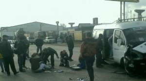 В Астрахани грузовик протаранил маршрутку, пострадали шесть человек