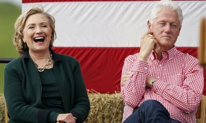 Хиллари Клинтон «развели» и снова «поженили» с мужем