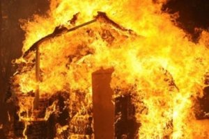 В Ялте почти дотла сгорел многоквартирный дом
