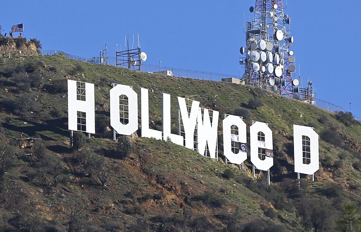 Известный знак «Hollywood» в Лос-Анджелесе превратился в святую марихуану
