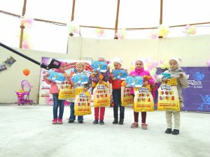 Торговая марка “Фру-Фру” поздравила с новогодними праздниками детей из детс ...