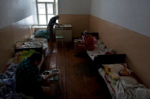 В Якутске на крыльце дома инвалидов замерз пациент
