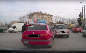 В Севастополе автомобилисты подрались прямо на дороге
