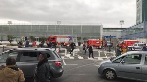 В парижском аэропорту из-за стрельбы эвакуированы люди