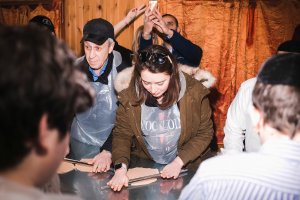 Российские евреи учат желающих печь мацу