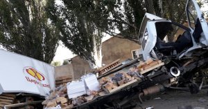 В Крыму разбился фургон с хлебом