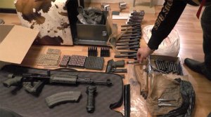 В Москве ФСБ задержала группу неонацистов, торговавших оружием